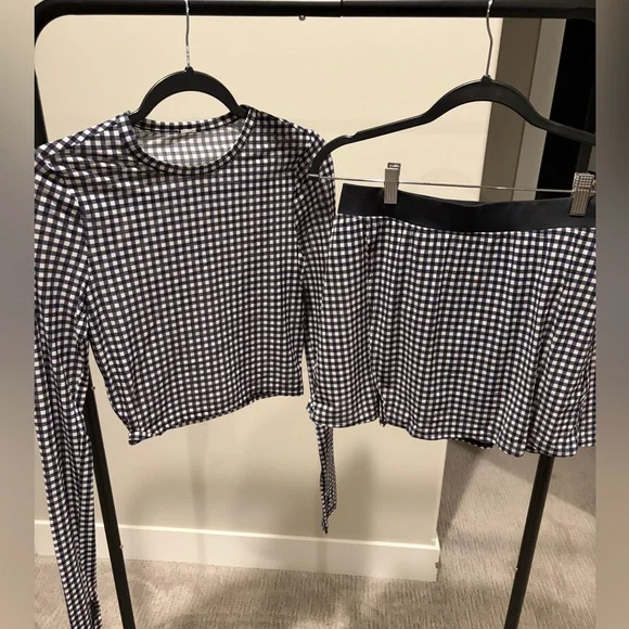 ALO Yoga Mesh Gingham Cropped Long Sleeve and Skirt Set - Picture 4 of 7